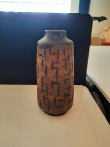 Lækker keramisk vase af mærket "West Germany"