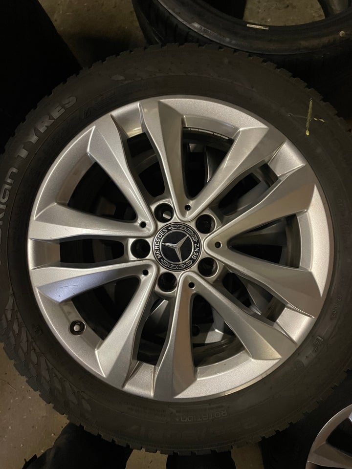 17” orignale Mercedes C-klasse fælge. Med vinter...