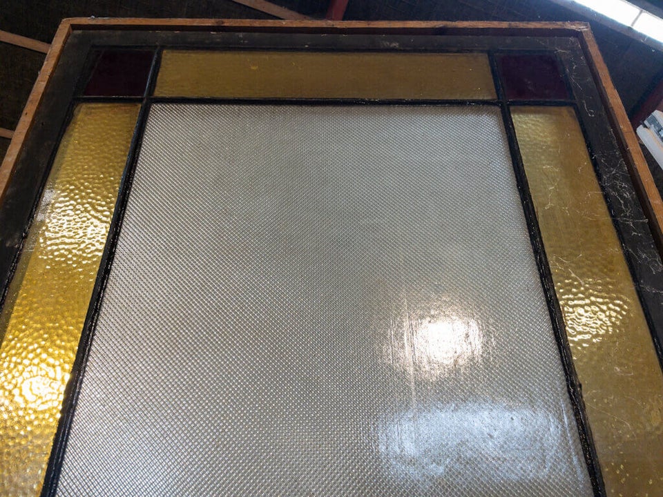 Unikt, stort vindue m. farvet strukturglas