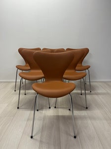 Syverstole af Arne Jacobsen Nypolstrede Læder