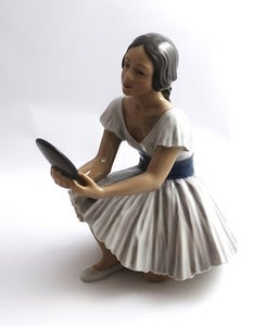 Dahl Jensen. Porcelænsfigur. Ballerina med spejl. Model 1224
