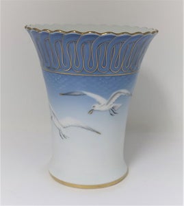 Bing & Grøndahl. Måge stel med guld. Vase. Model 186. Højde