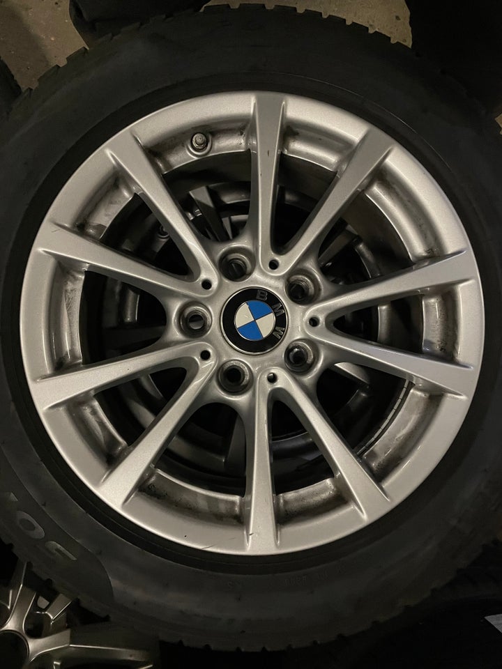 16” orignale Bmw 3 serie fælge med Pirelli vinte...