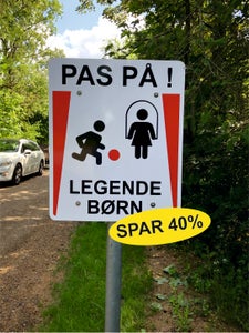 Skilte "Pas På - Legende børn"   SPAR 40 %  Legende Børn skilt i 2 mm hvid Alu.