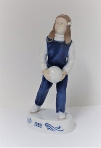 Bing & Grøndahl. Porcelænsfigur. Pige. Årsfigur 1982. Højde