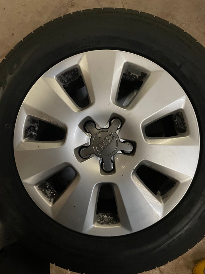 16” orignale Audi A6 fælge. Med sommerdæk 