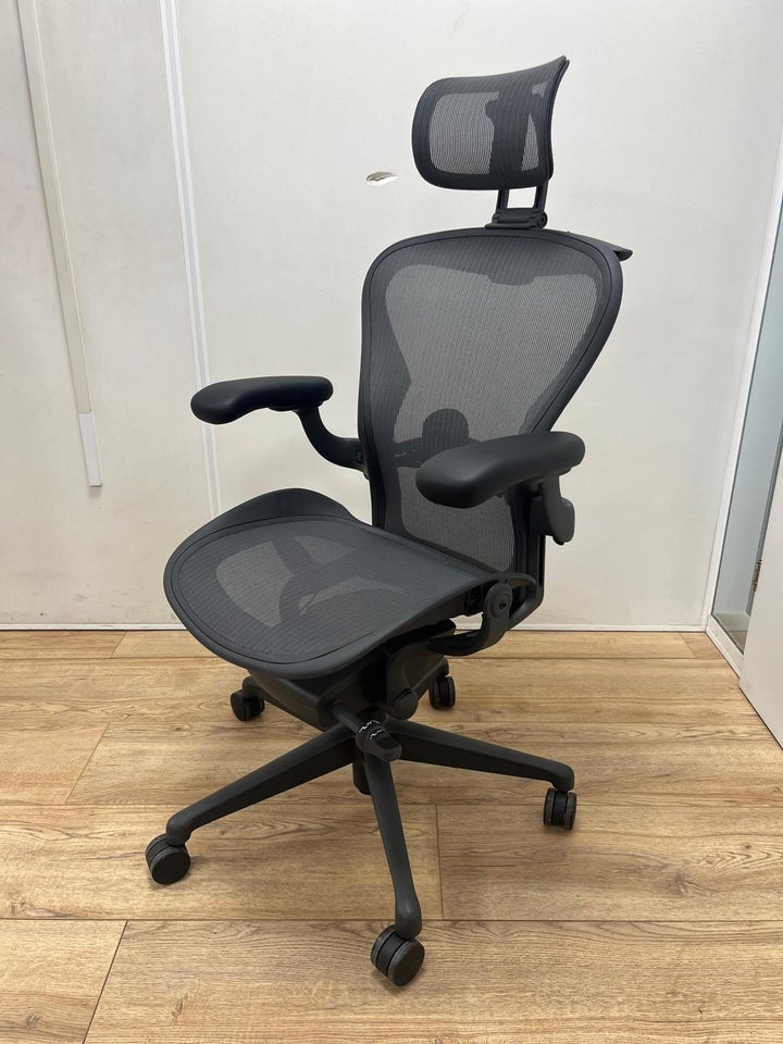 Herman Miller Aeron Remastered - Inklusiv nakkes...