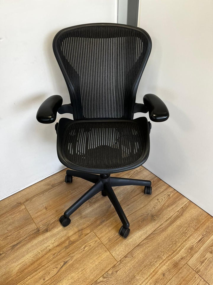 Refurbished Herman Miller Aeron - Kontorstol - I...