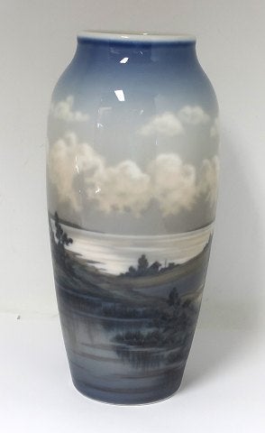 Dahl Jensen. Vase med Mølle motiv. Højde 24,5 cm...