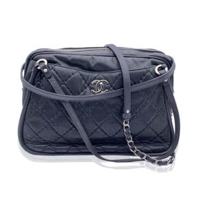 Chanel - Black Quilted Leather Relax CC Tote Camera - Skuldertaske