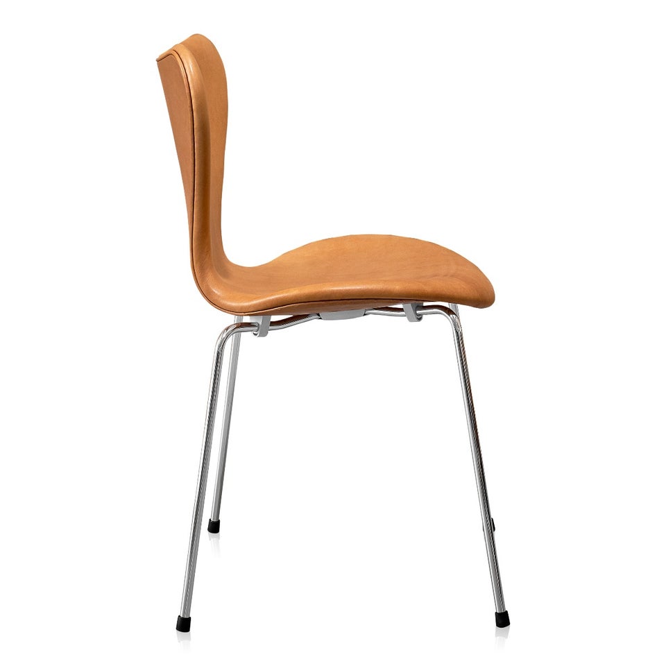 UBRUGT Arne Jacobsen 3107 Vacona Nougat Anilin