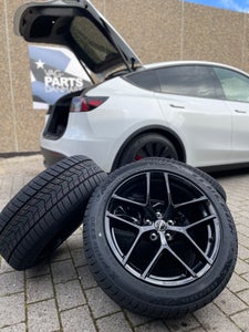 Komplet sæt dæk og fælge til Tesla model Y
