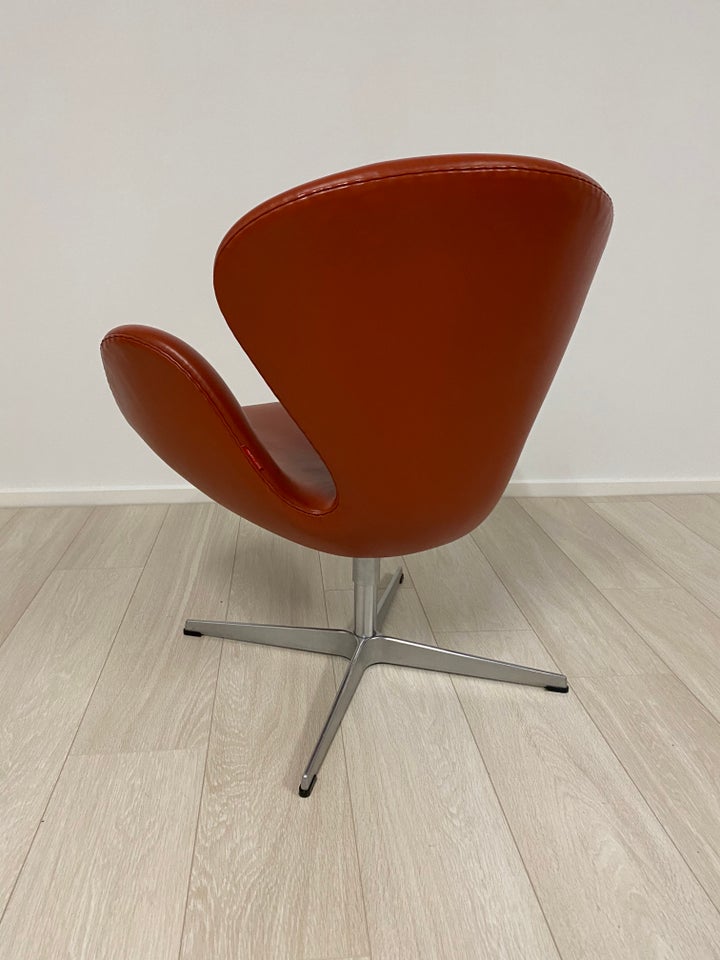 Svanestol 3320 af Arne Jacobsen