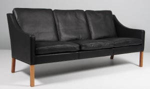 Børge Mogensen. Fritstående tre pers. sofa, model 2209. Nybetrukket