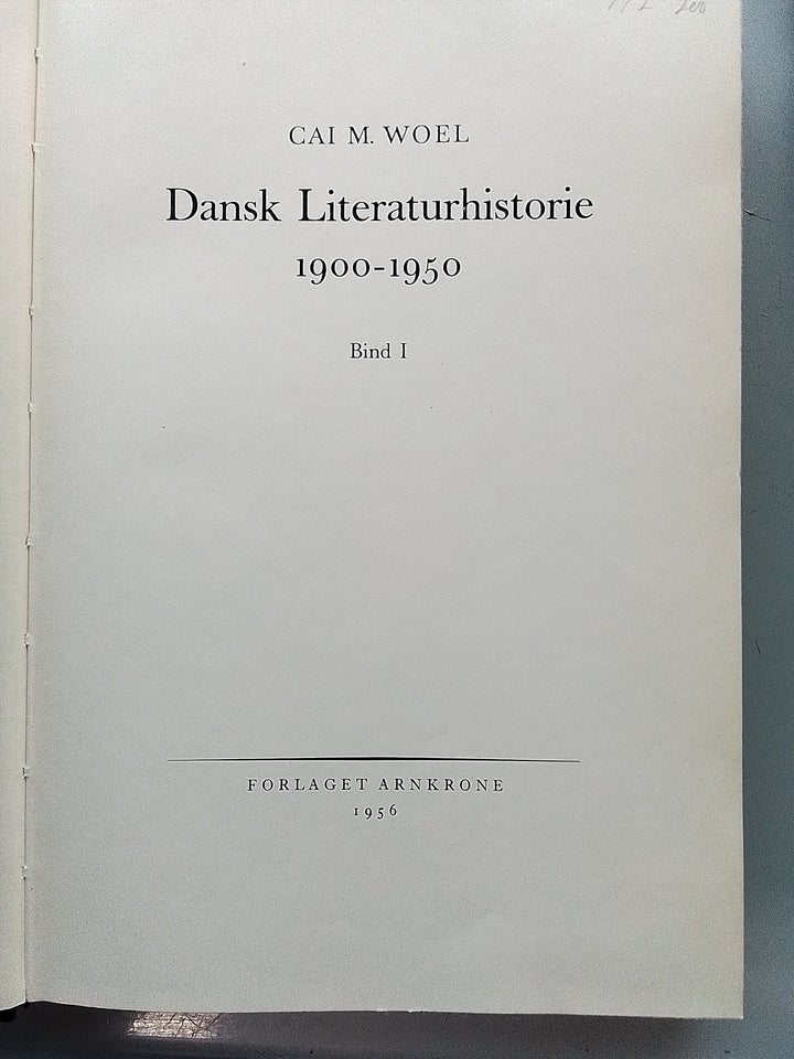 Dansk litteraturhistorie 1900-1950  bind 1 og 2...