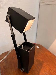 LamPetit bordlampe, Louis Poulsen væglampe (Verner Panton eller Gantzel-Boysen)