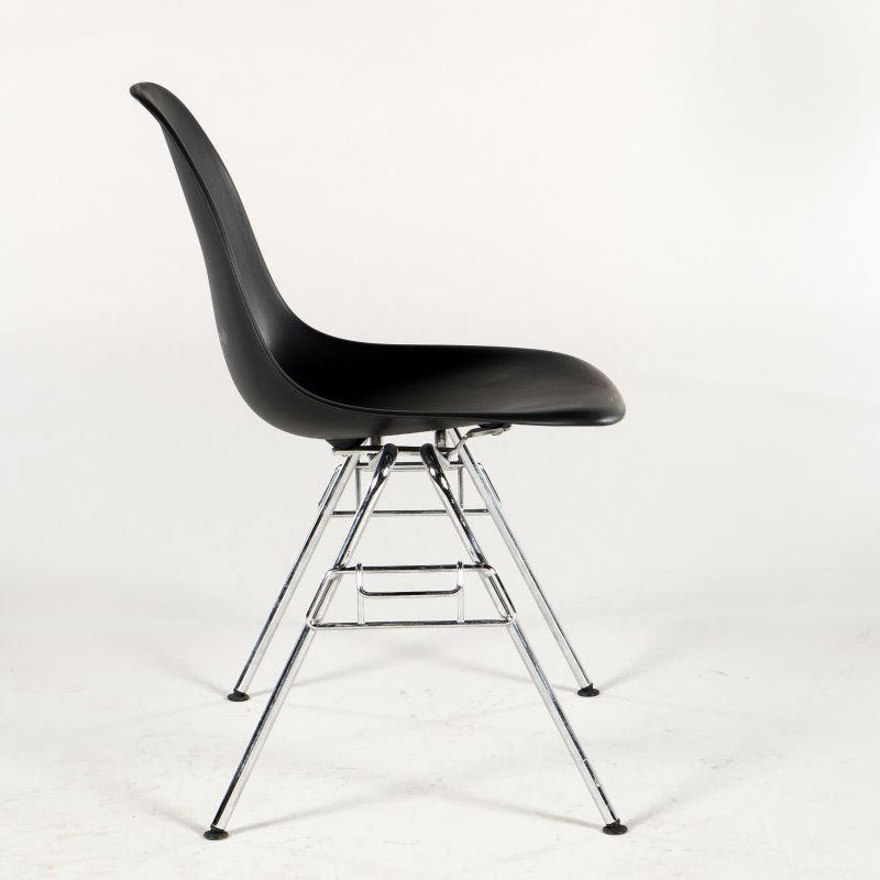 Vitra Eames Plastic Side Chair konferencestol