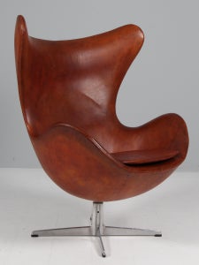 Arne Jacobsen. Lænestol ‘Ægget’, model 3316. Original betrukket