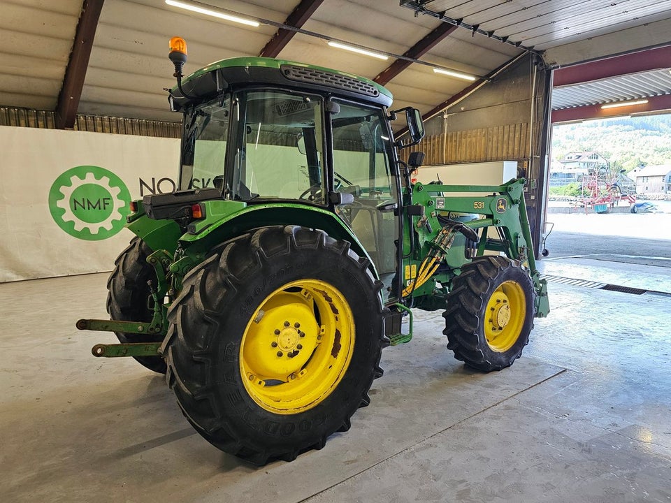 John Deere 5515