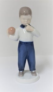 Bing & Grøndahl. Porcelænsfigur. Dreng med bold. Model 2403.