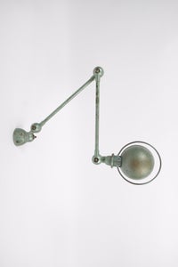  Jieldé væglampe med 2 stk. 45 cm arm i original vespagrøn med patina 