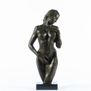 Bronzeskulptur, nøgen kvinde