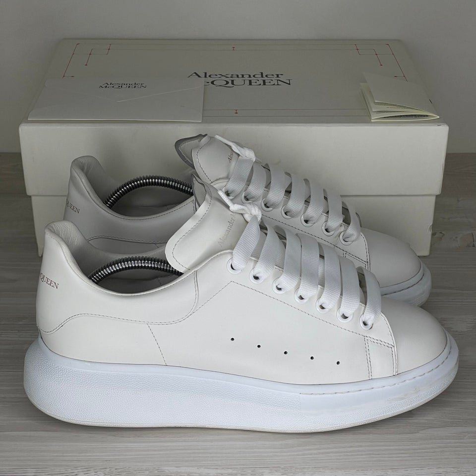 koncept strukturelt tørre Alexander McQueen Sneakers, 'White Leather' Oversized (43) – dba.dk – Køb  og Salg af Nyt og Brugt