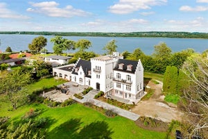 25-værelses Villa på 689 m² til 120000000 kr. Dronninggårds Alle 82, 2840 Holte