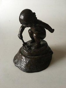 Adda Bonfils Bronze Figur af pige med skovl VI SENDER