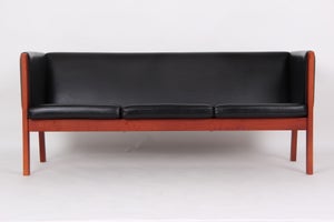 Hans J. Wegner sofa model GE285/ 3 med sort læder