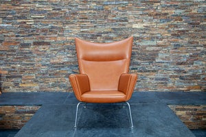 Wegner Wing Chair, Klar til levering i Elegance Walnut Læder!