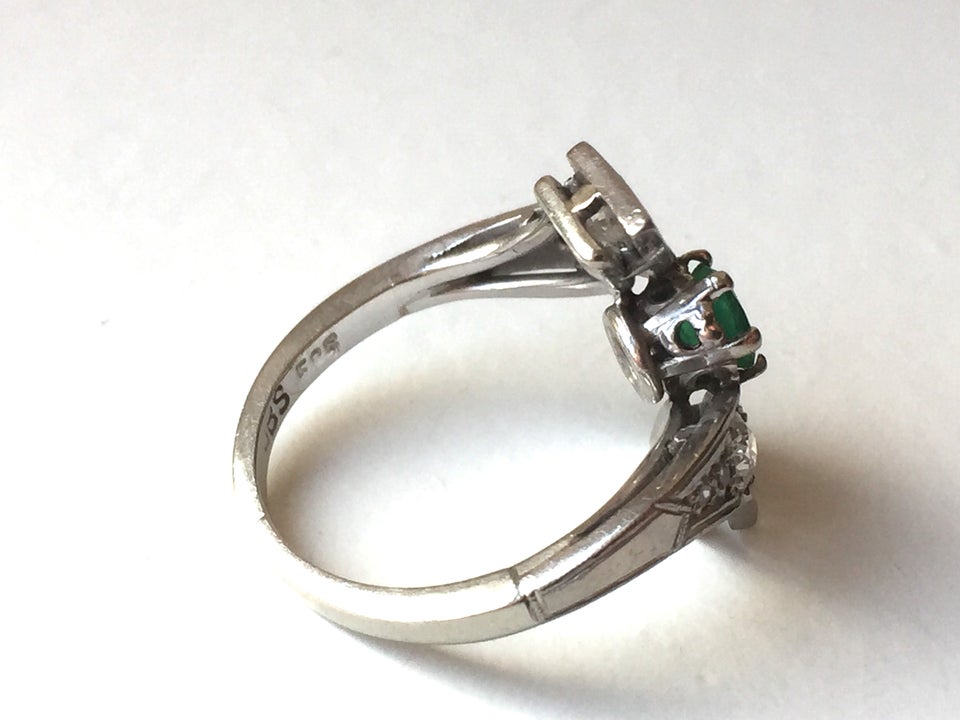 Vintage ring med brillanter og smaragd