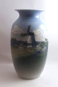 Royal Copenhagen. Stor vase med motiv af en mølle. Model 263