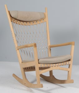 Hans J. Wegner gyngestol af sæbebehandlet ask, model PP124