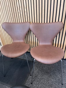 Arne Jacobsen "7'er" i Olivengarvet mørke brune Læder
