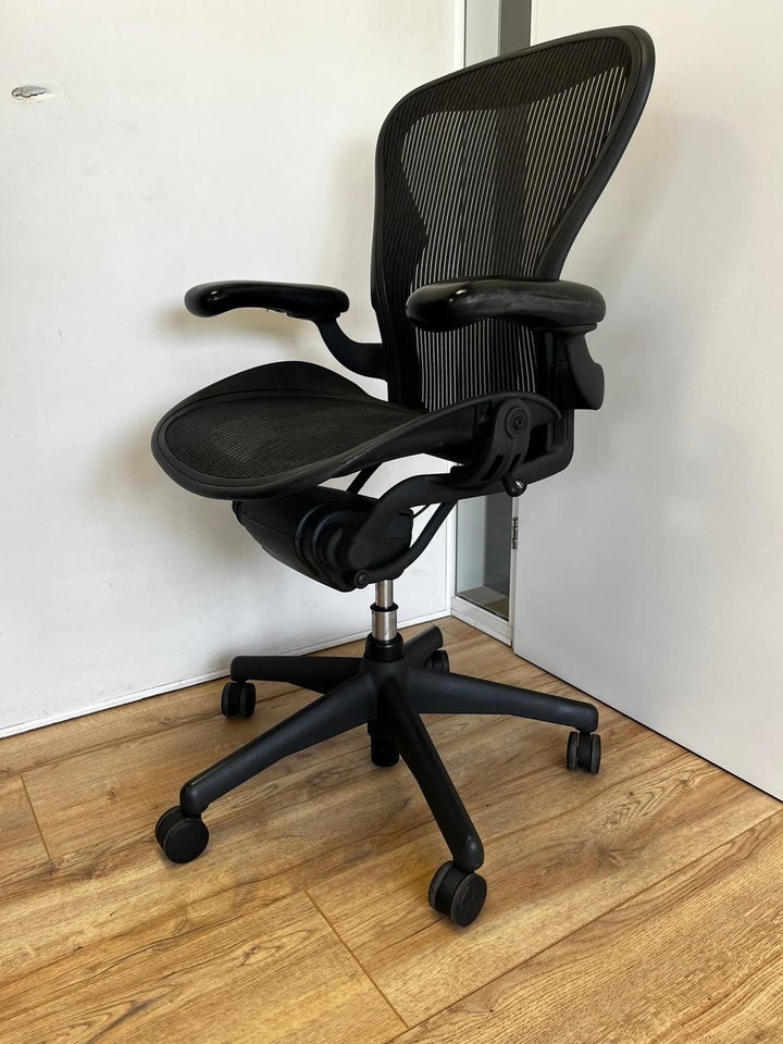 Refurbished Herman Miller Aeron - Kontorstol - I...