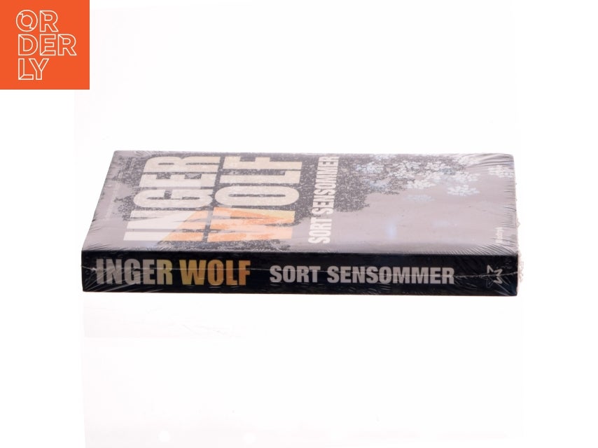 Sort sensommer af Inger Wolf (Bog)