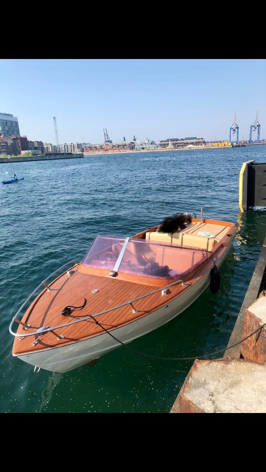 Specielt håndbygget motorbåd