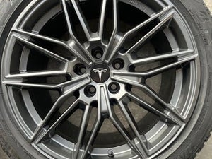 Find Tesla Y i Fælge med dæk og tilbehør - vinterdæk - Køb brugt