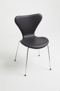 Polstring af Arne Jacobsen 3107. 