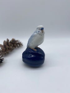 Royal Copenhagen porcelænsfigur fugl  / undulant på græskar. Nr. 4682. 