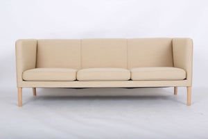 Hans J. Wegner sofa model AP18, ny betrukket 