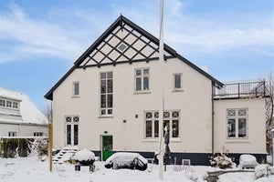 5-værelses Villa på 203 m² til 9998000 kr. Bakke Allé 2, Villa Høibo, 8230 Åb...