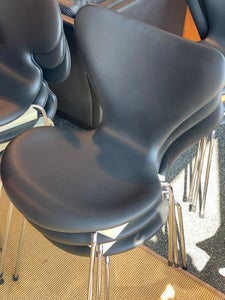 Arne Jacobsen, 7ér stol, brugt, nypolstret i Læder!