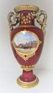 Royal Copenhagen. Stor vase. Højde 43 cm. Produceret før 192