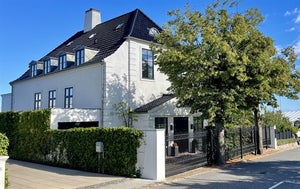 9-værelses Villa på 495 m² til 68000000 kr. Taarbæk Strandvej 116, 2930 Klamp...