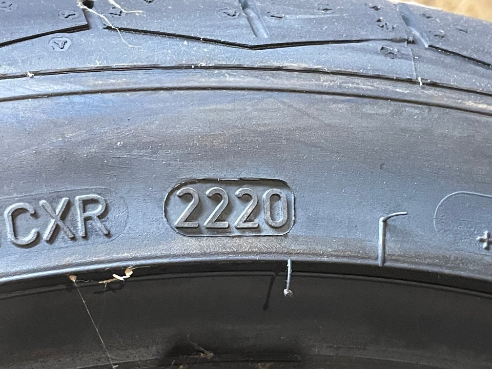 Sommerdæk 225/40 R18 