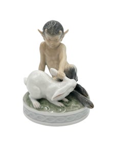 Nr: 439 - Faun med kanin - Royal Copenhagen RC