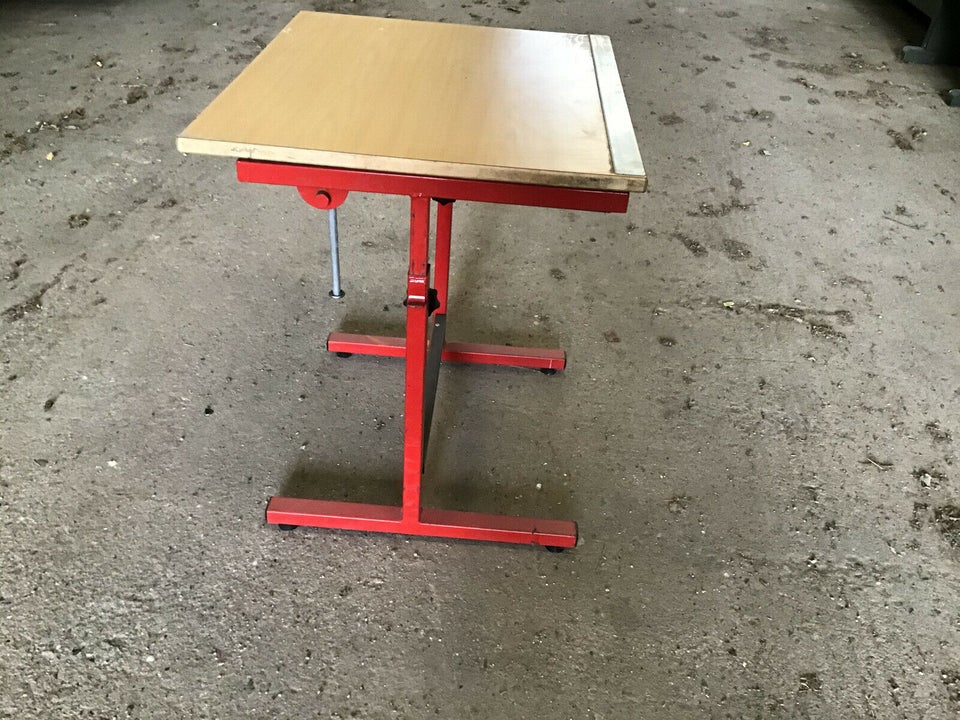 Skoleborde røde vip & højde indstilling 
