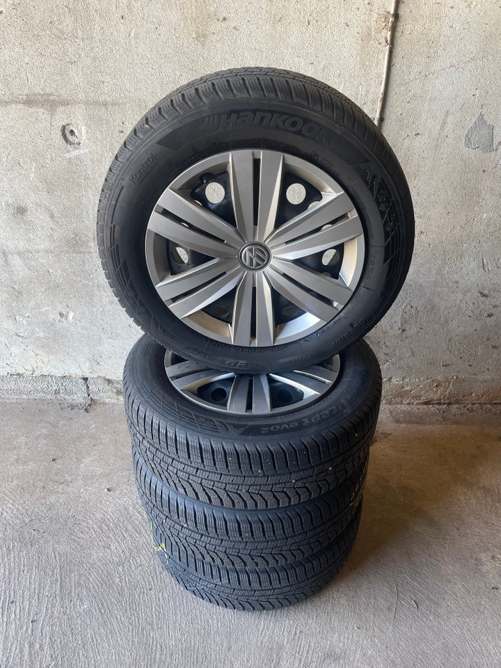 16” Vw Touran fælge med hankook vinterdæk.